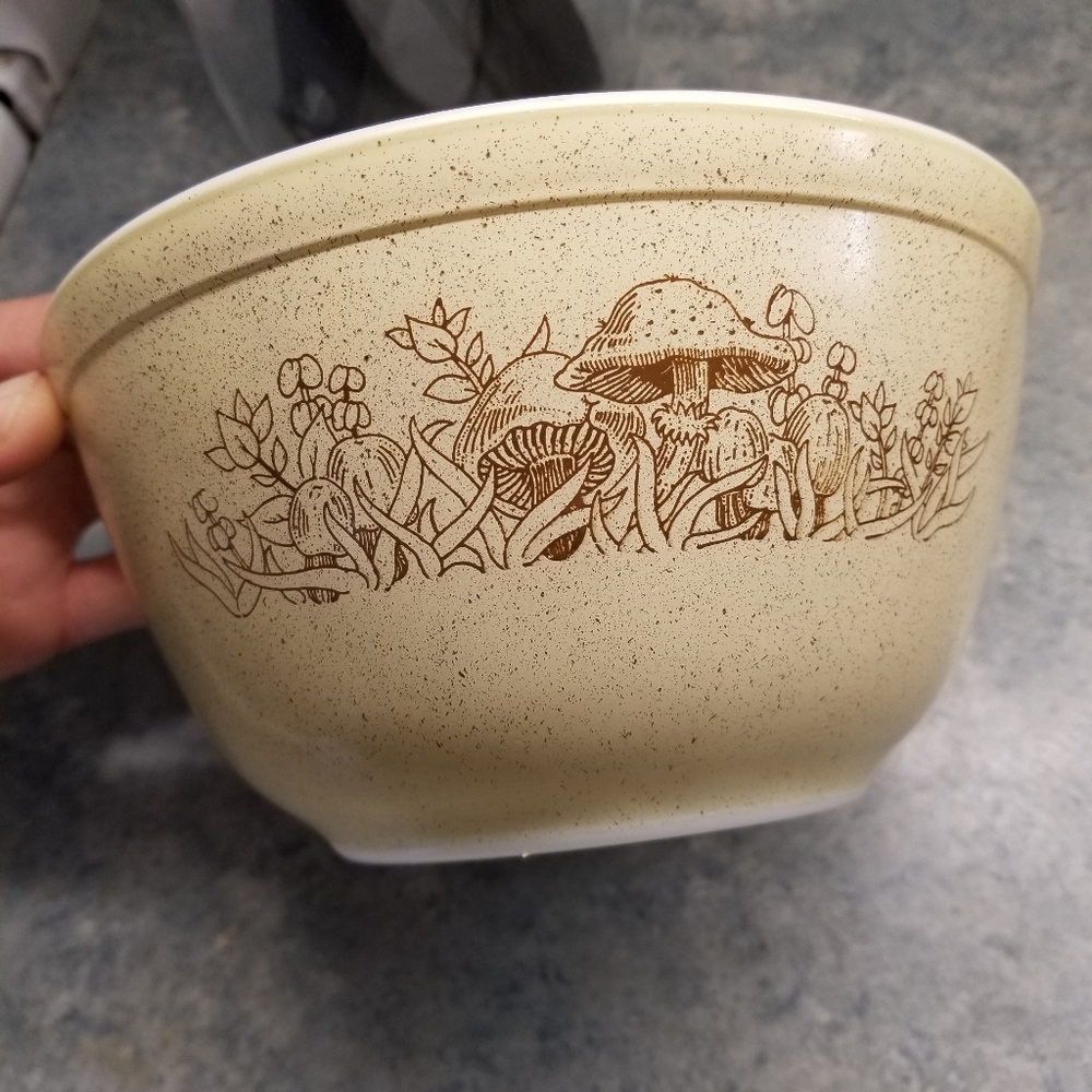 Pyrex Cream Bowl with Brown Mushroom Design